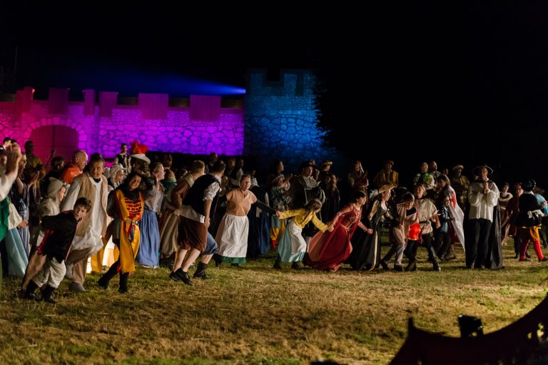 Le Son et Lumière de BonRepos 2022 Fédération Française des Fêtes et Spectacles Historiques Le Son et Lumière de BonRepos 2022 Fédération Française des Fêtes et Spectacles Historiques